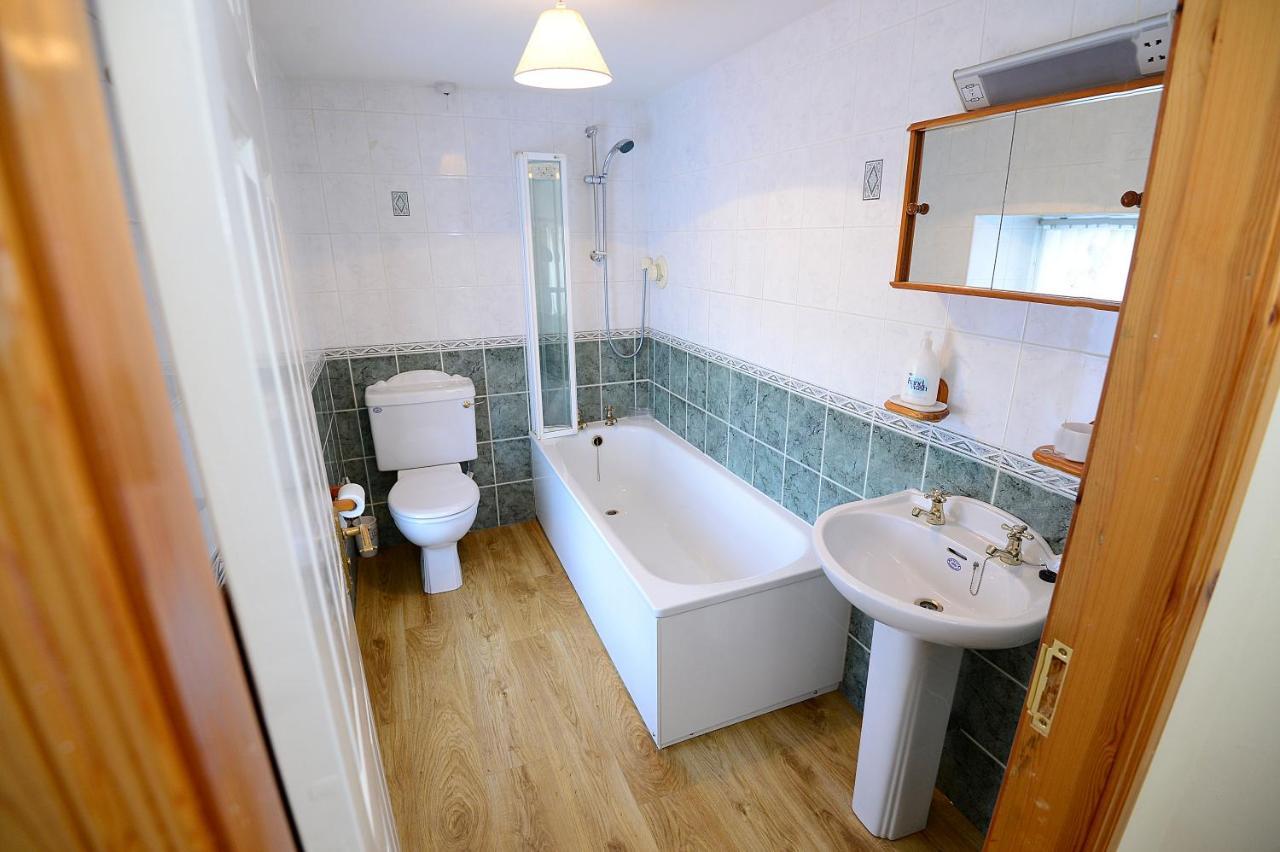Village Cottage ブッシュミルズ エクステリア 写真