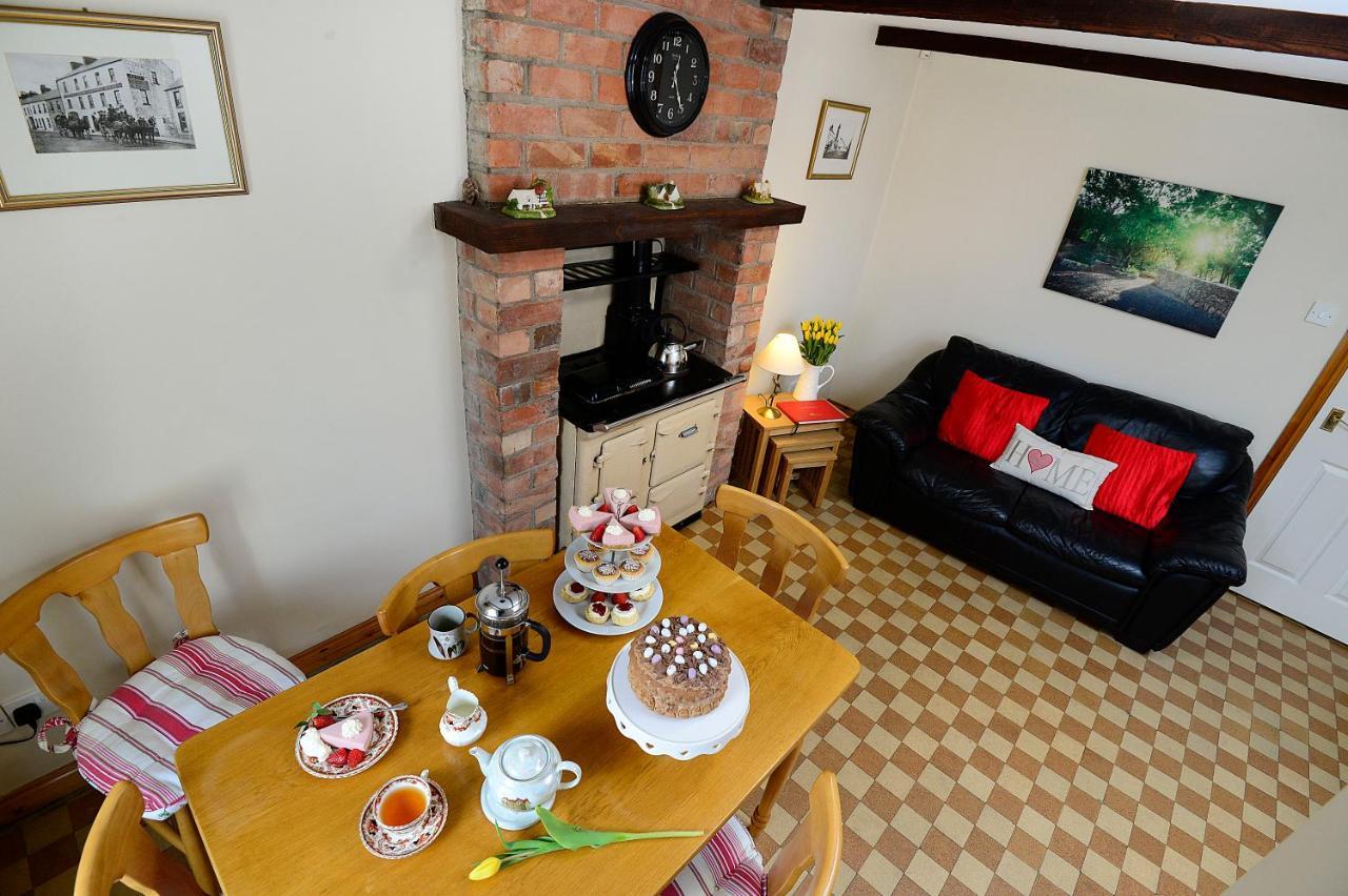 Village Cottage ブッシュミルズ エクステリア 写真